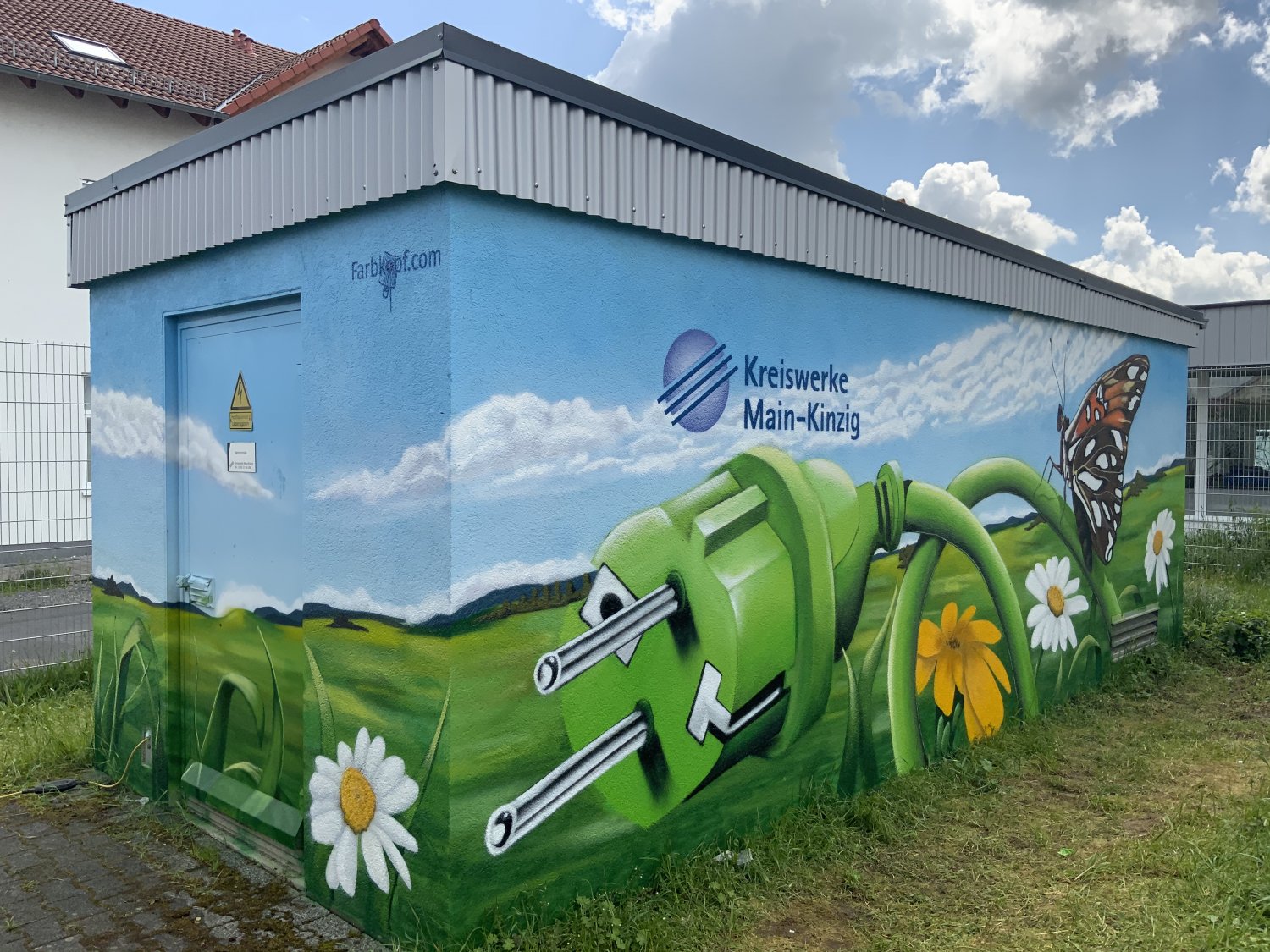 der regionale Graffiti-Künstler Modes hat an der Trafo-Station in der Wächtersbacher Bahnhofstraße ein Kunstwerk entstehen lassen.
