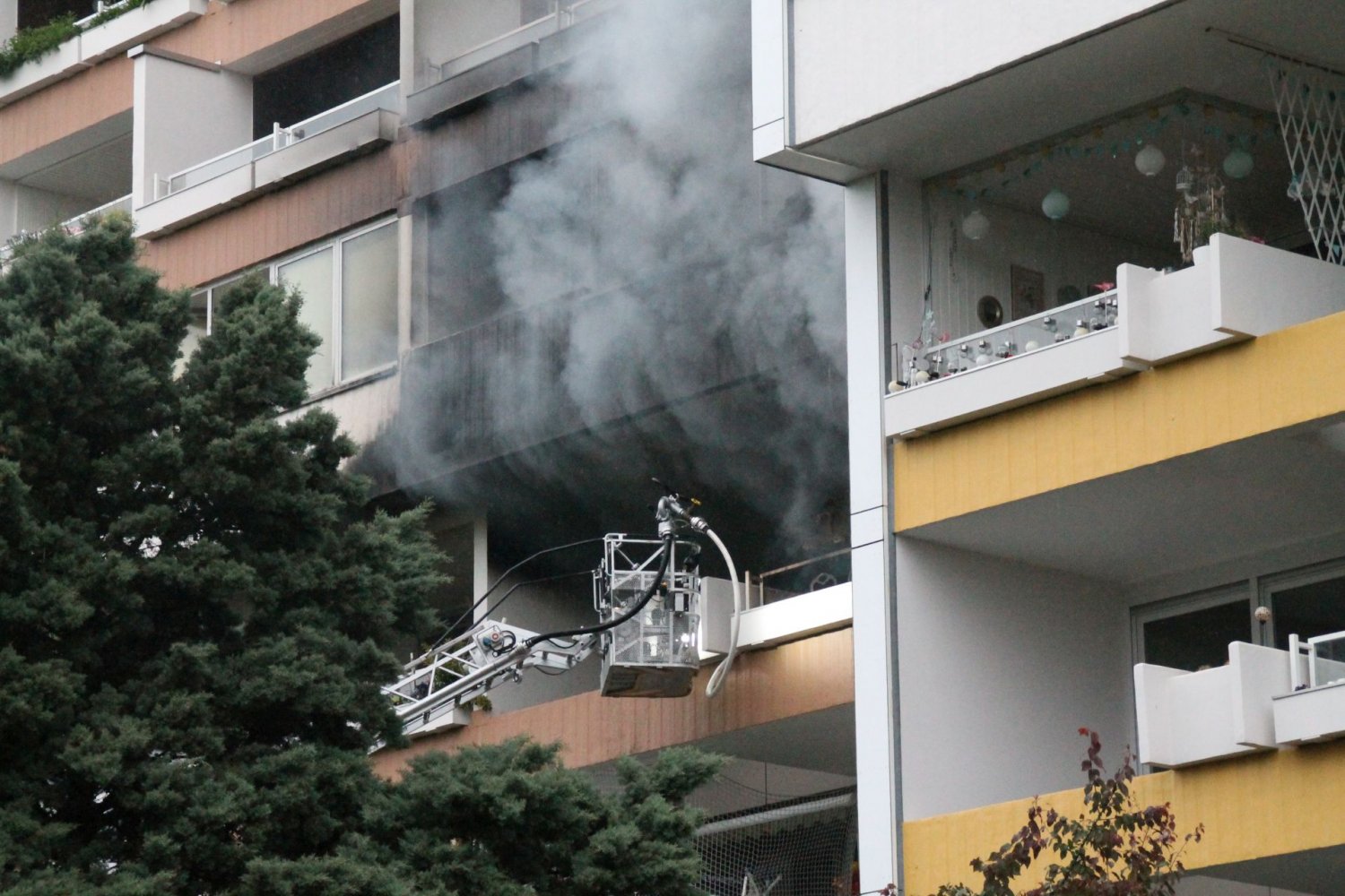 Brand in einem Mehrfamilienhaus in Mühlheim
