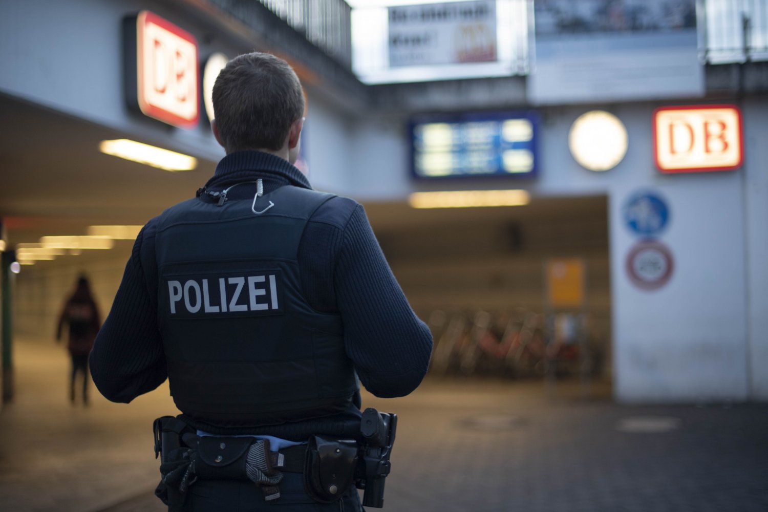 Die Bundespolizei in Frankfurt am Main ermittelt gegen zwei Männer