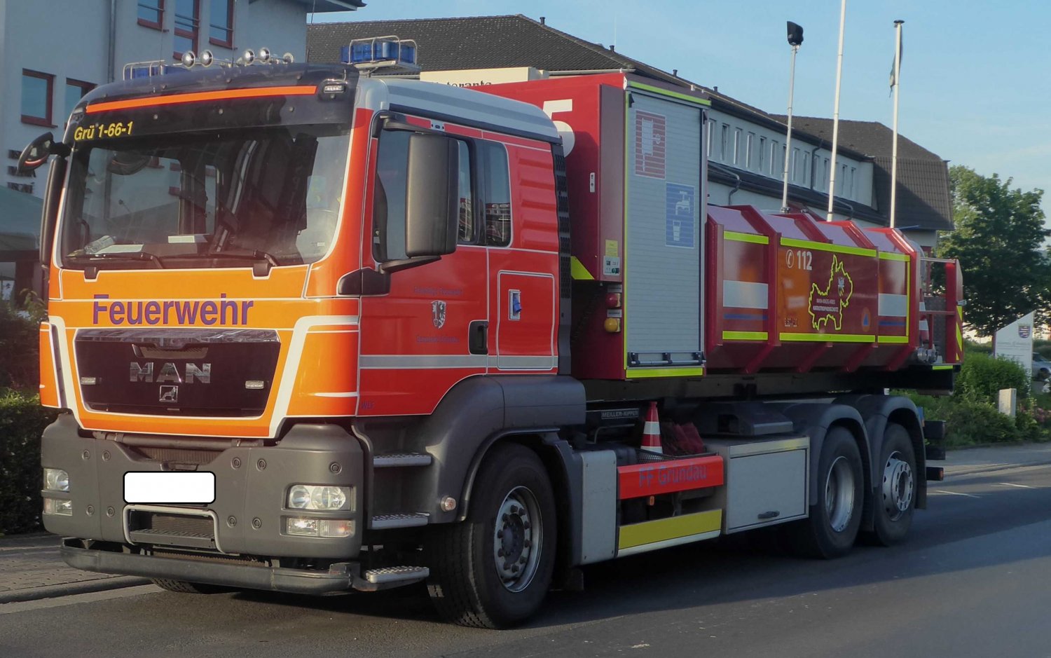 Ist für Polizei, Feuerwehr und Krankenwagen höchste Eile geboten, gelten für sie Sonderrechte im Straßenverkehr.