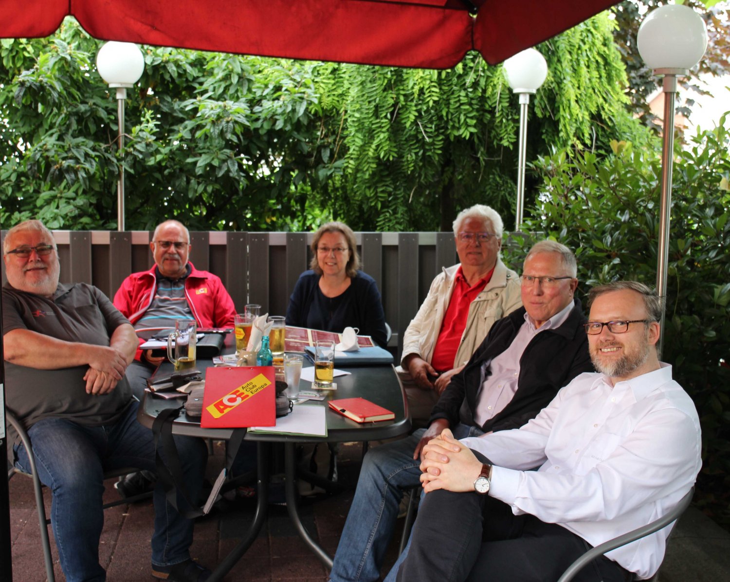 Der neue ACE Regionalbeauftragte in Hessen, Jens Womelsdorf, (rechts) stellte sich den Mitglieder des Kreisvorstandes Main-Kinzig und Wetterau in einer Sitzung im ACE-Clublokal Da Bruno in Rodenbach, vor