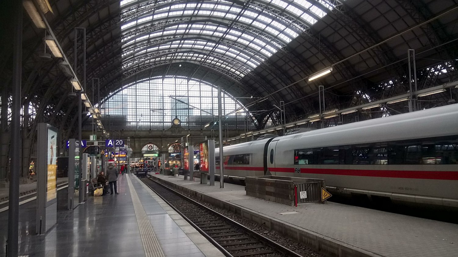 Zum Frankfurter Hauptbahnhof soll ein Fernbahntunnel gebaut werden.