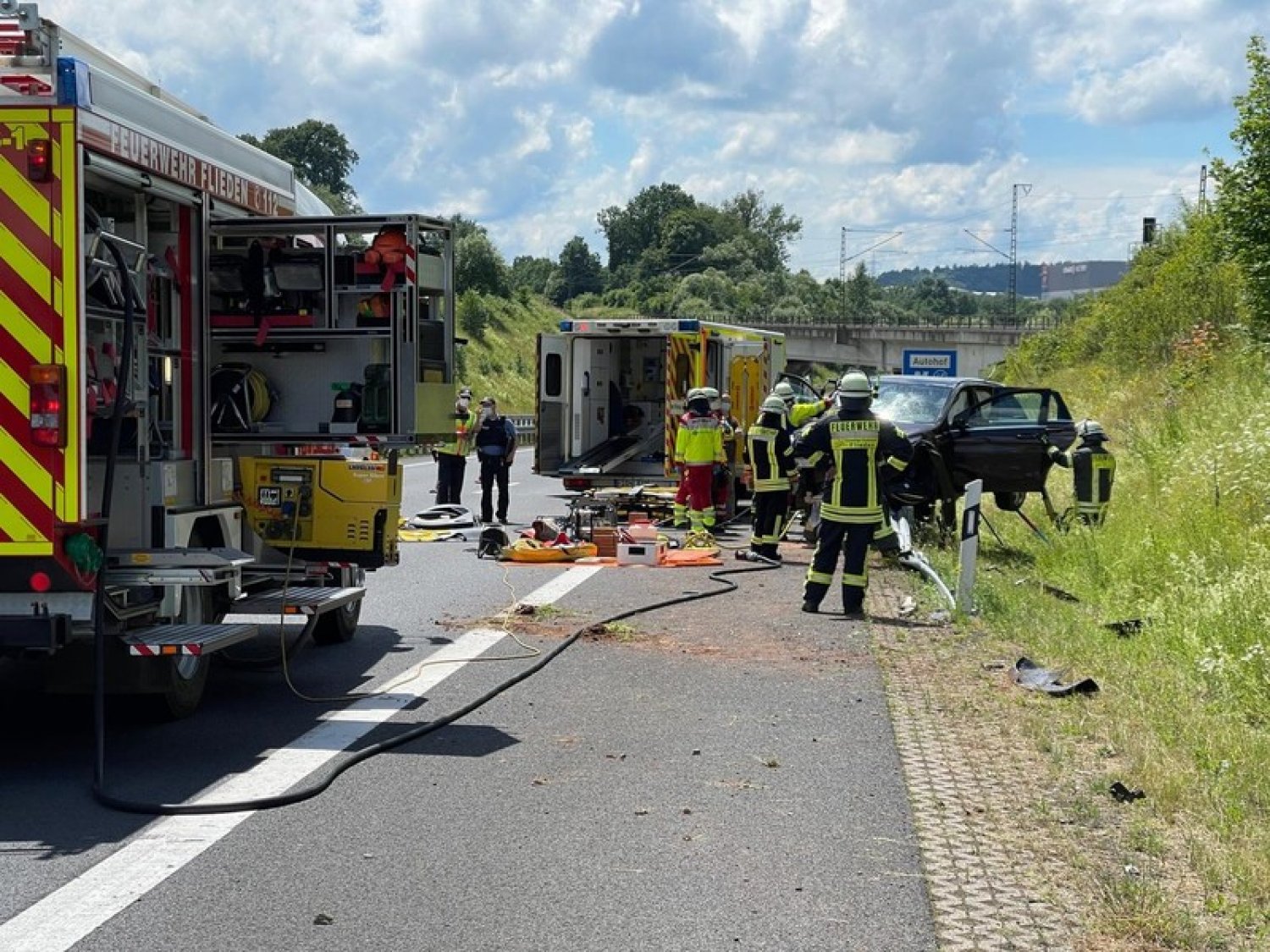 Der Beifahrer des Fahrzeuges wurde beim Unfall schwer verletzt. Fotos: Henrik Schmitt