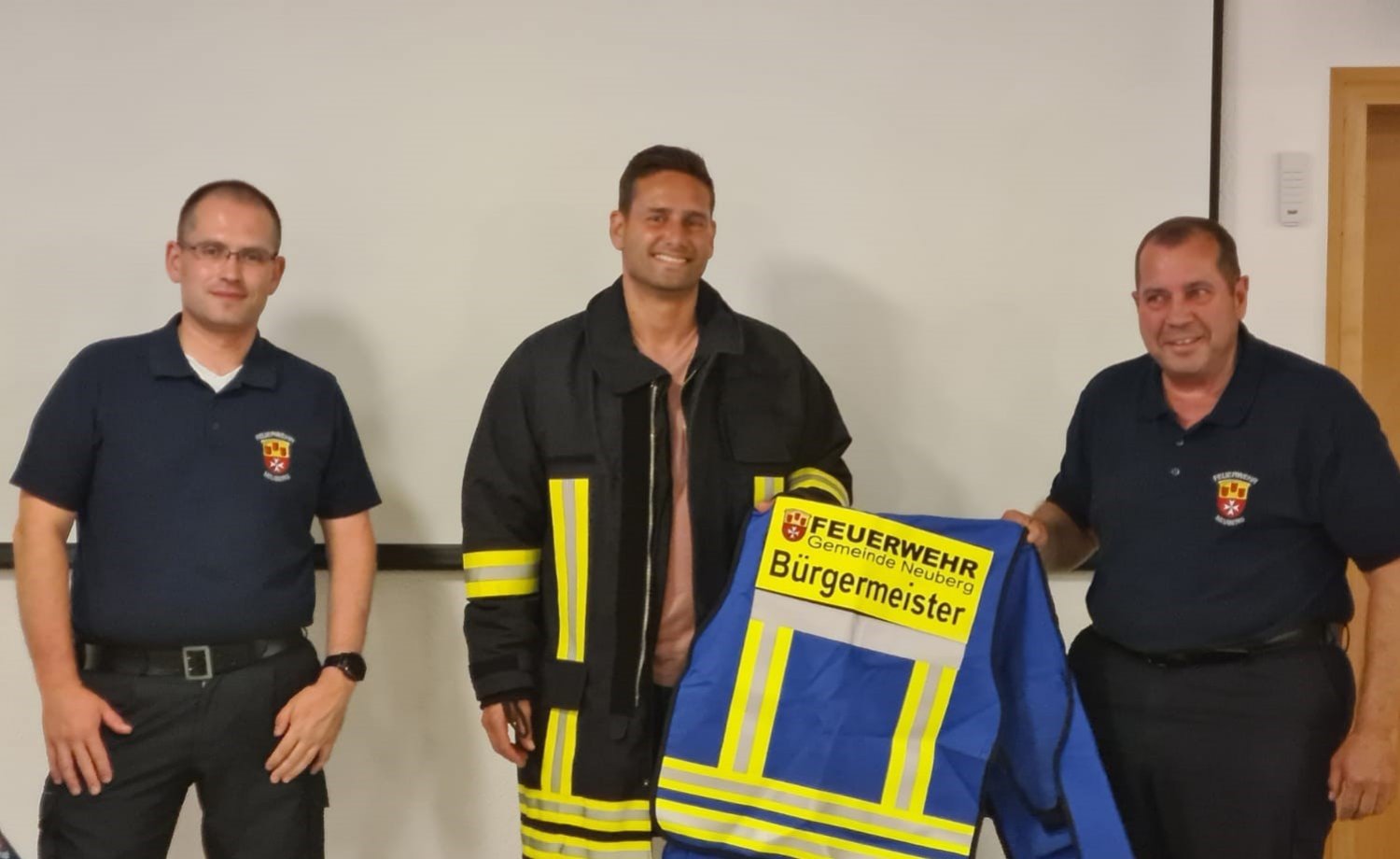 Amtsnachfolger Jörn Schachtner (mitte) zu Gast bei der Freiwilligen Feuerwehr Neuberg