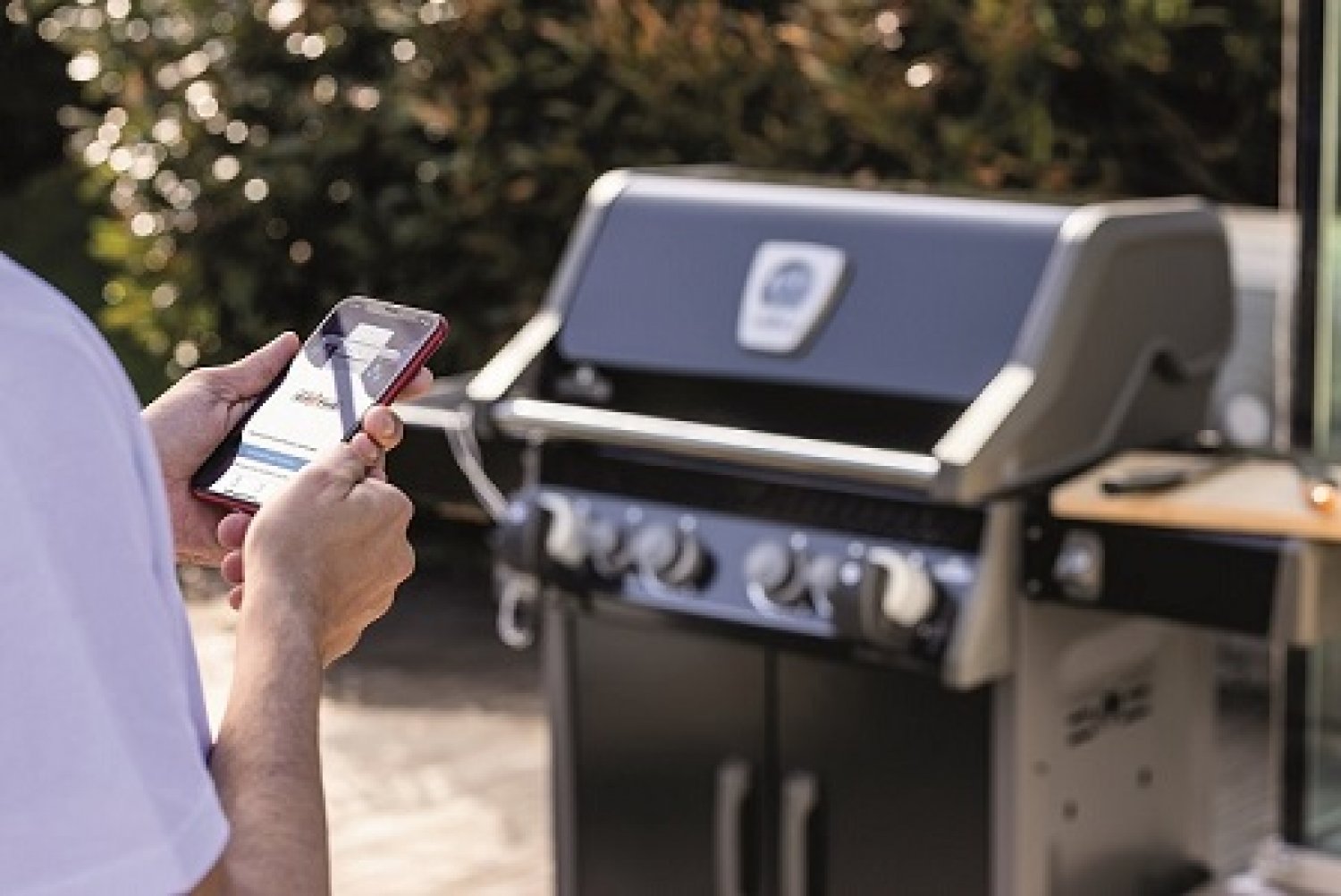 Mit dem „Grill Control“ Device bringt Grillfürst eine einzigartige Technik heraus und macht Markengrills smart.