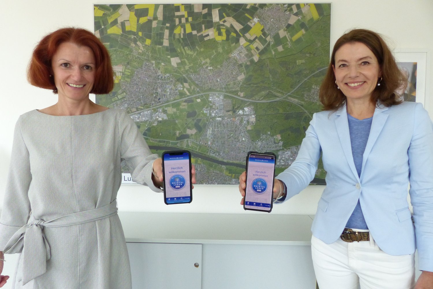 Bürgermeisterin Monika Böttcher (rechts) und Wirtschaftsförderin Anke Prätzas
