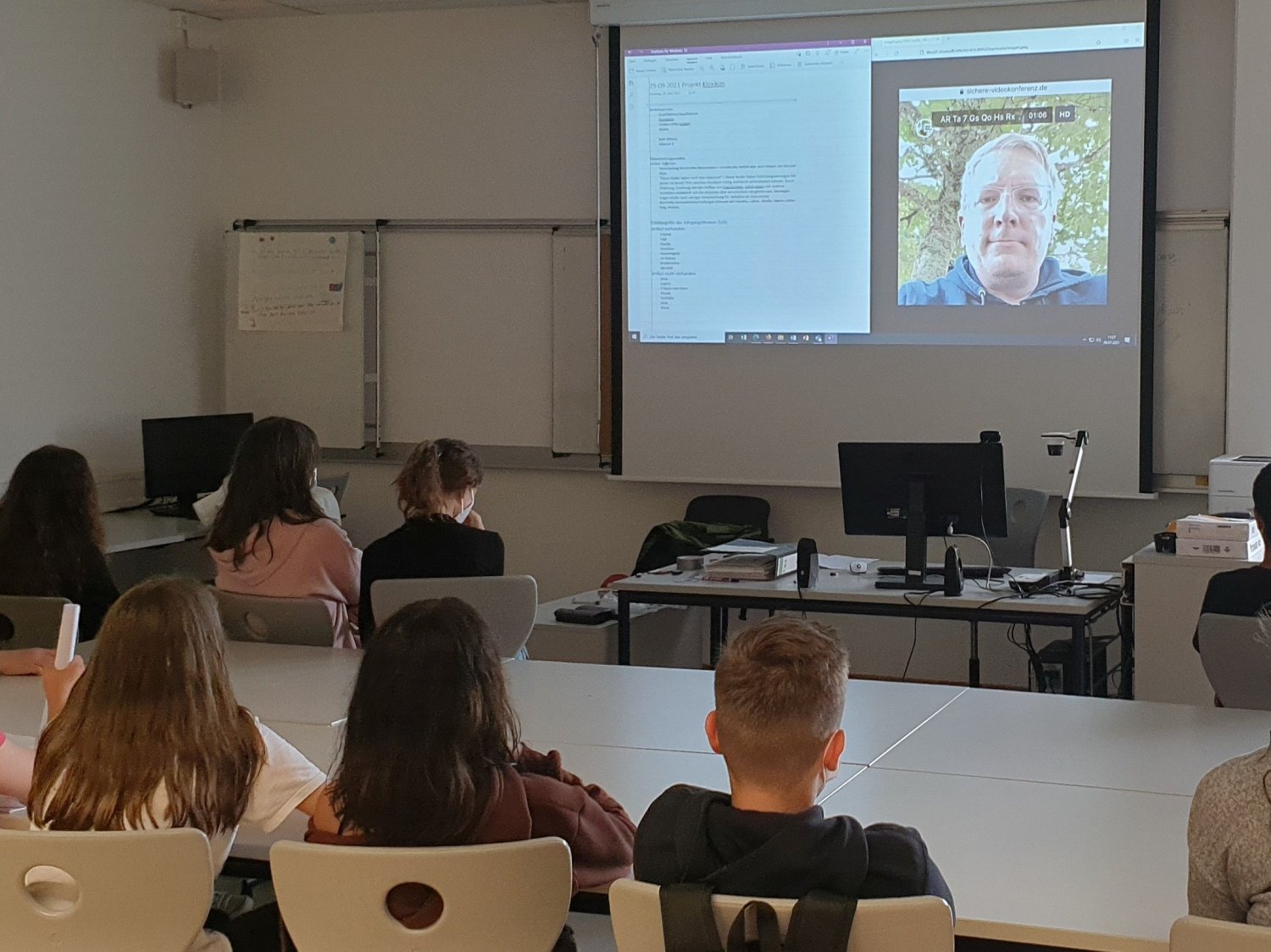 Holaner besuchen das Klexikon virtuell in Berlin