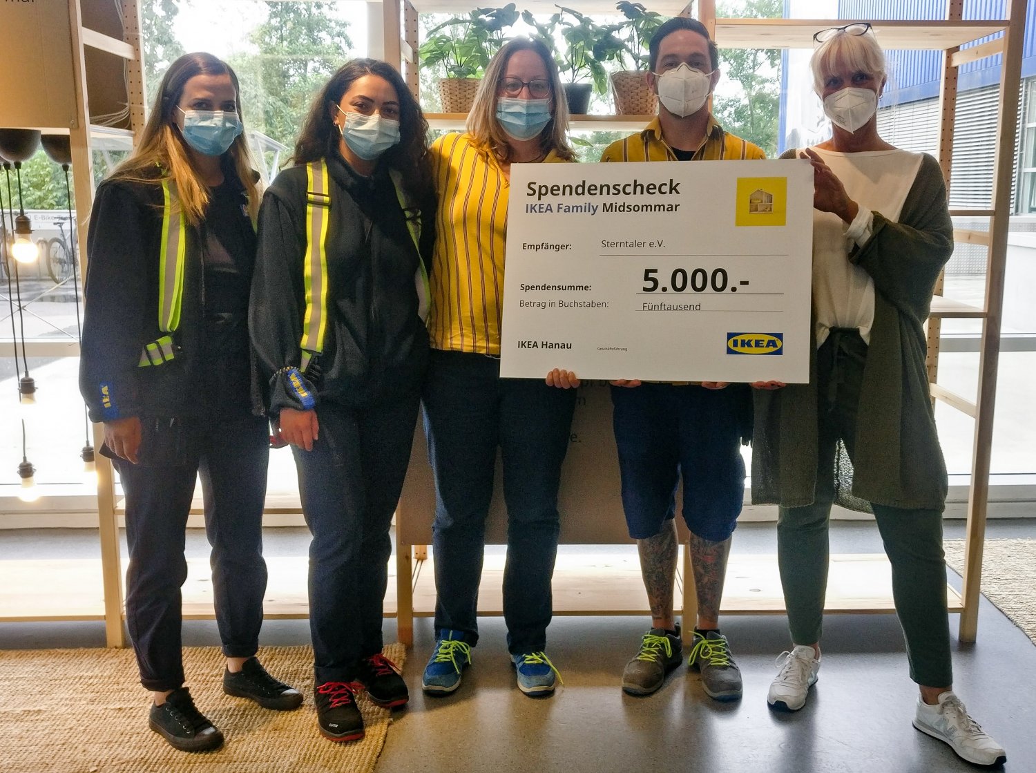 Melike Renkli, Team Assistentin Sales & Supply Support, Gracia Schoeppel, Teamleiterin Sales & Supply Support, Sontje Premer, Local Marketing Leader, Heiko Kresse, Teamleiter Recovery, Martina Wichels, 1. Vorsitzende des Fördervereins Sterntaler.