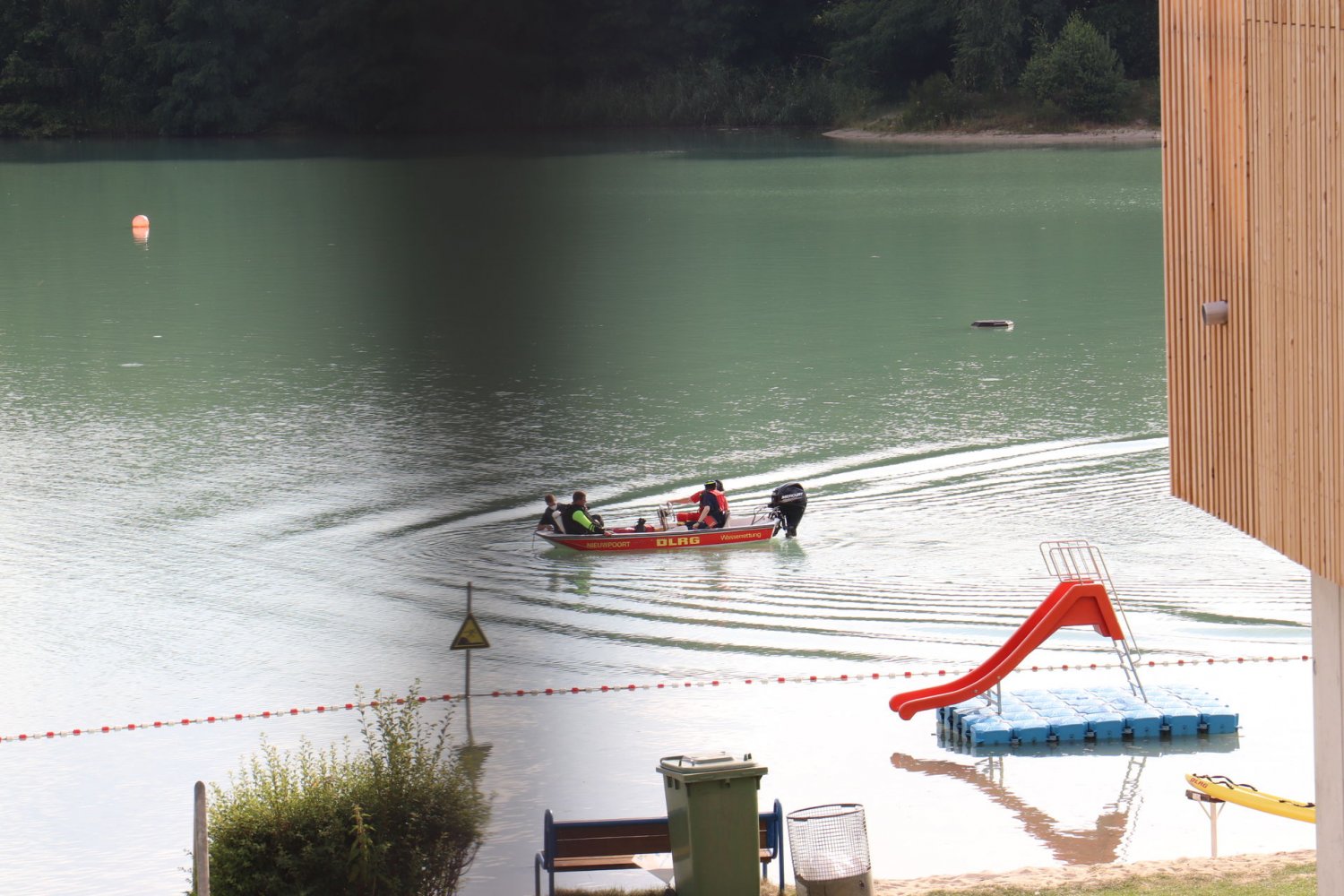 Ein tragischer Unfall hat sich am Sonntag im Strandbad in Rodgau (Landkreis Offenbach) ereignet.