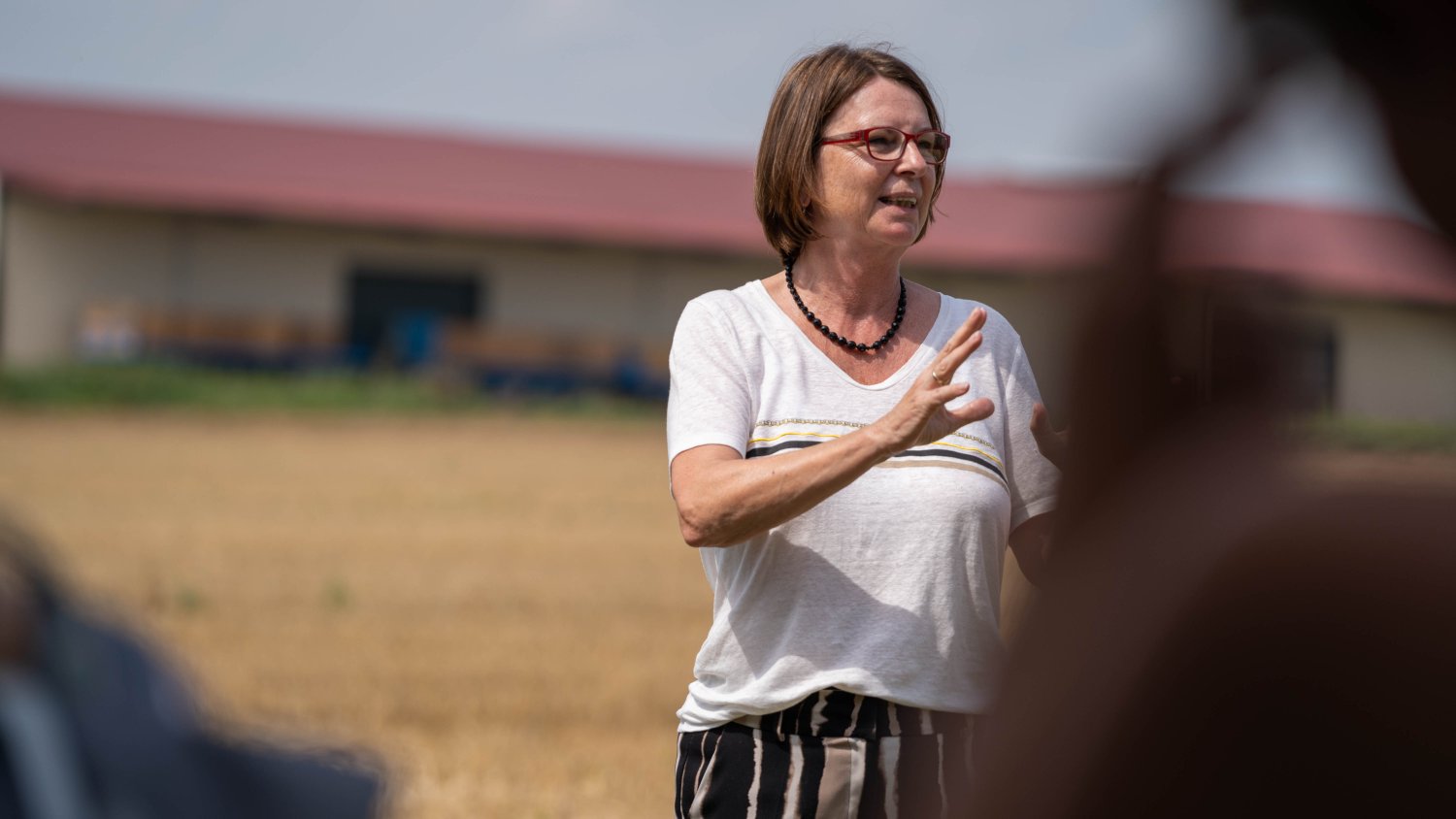 Ministerin Priska Hinz besichtigt das Feldflurprojekt Main-Kinzig