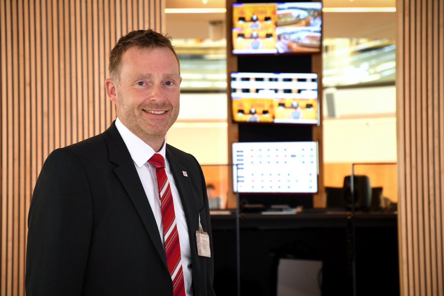 Jens Helbing vor der Regiekabine