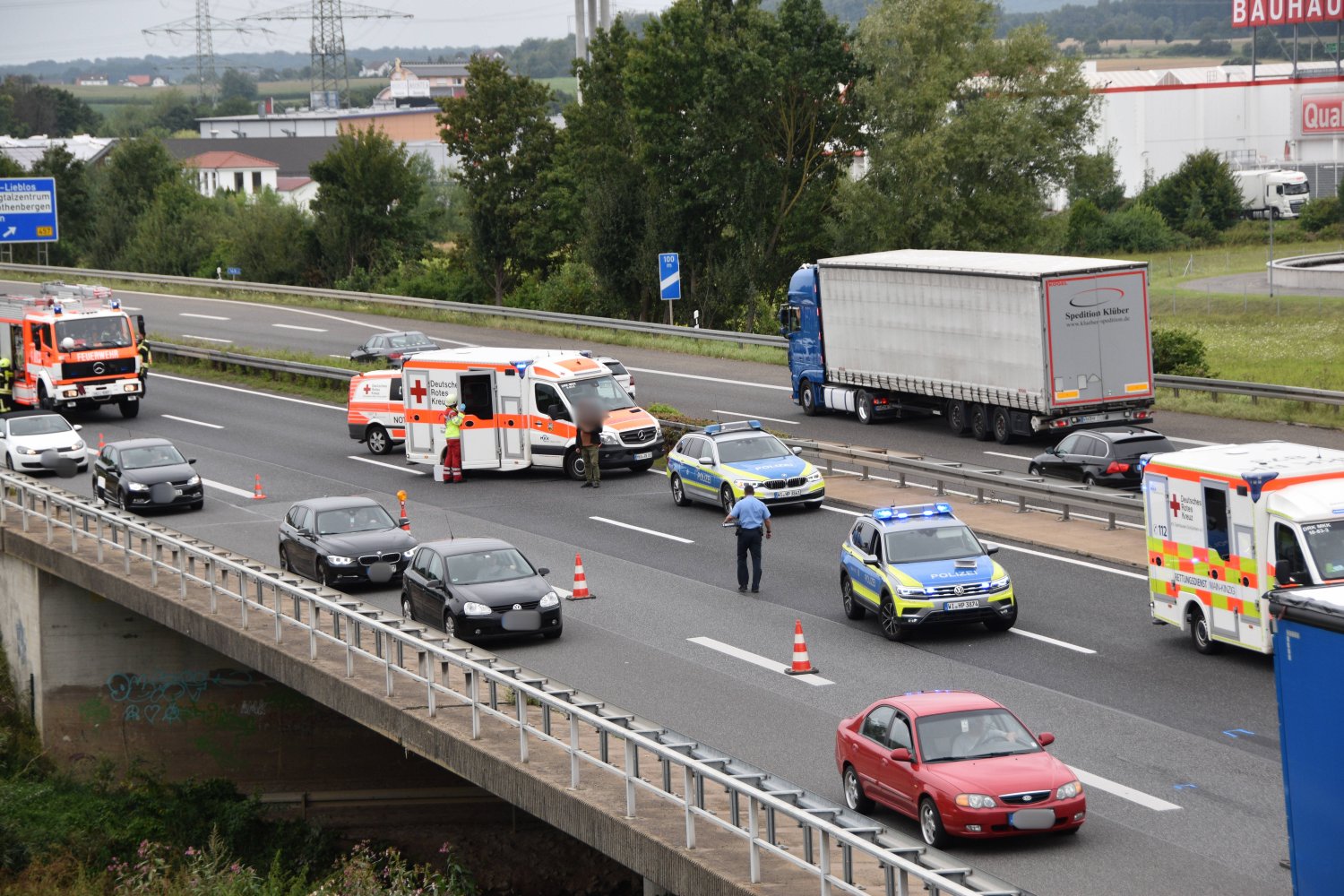 Unfall Auf Der A66: Vier LKW Und Zwei Pkw Beteiligt