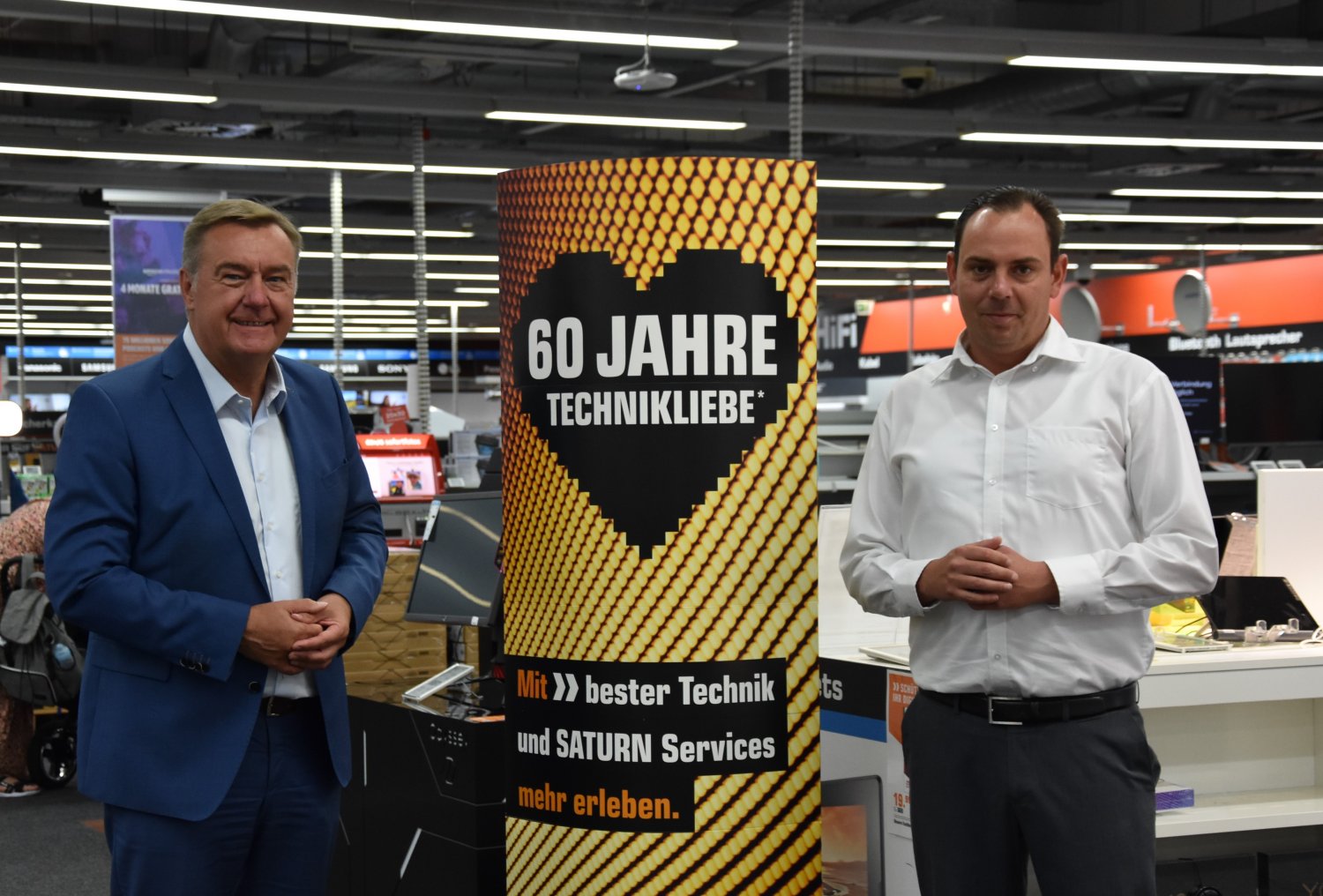 Geschäftsführer Marius Lehr (r.) bei einem Treffen mit Oberbürgermeister Claus Kaminsky (l.)