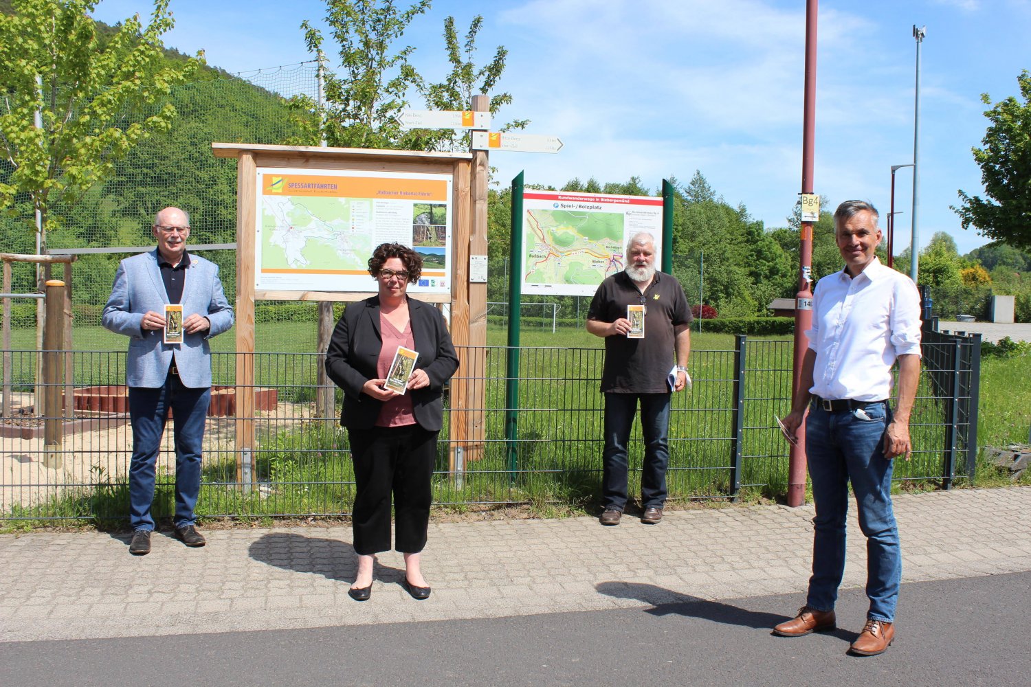 v.l.: Bürgermeister Manfred Weber, Erste Kreisbeigeordnete Susanne Simmler, Fritz Dänner (Geschäftsführer NP Hessischer Spessart) und Bernhard Mosbacher, Geschäftsführer Spessart Tourismus und Marketing GmbH.