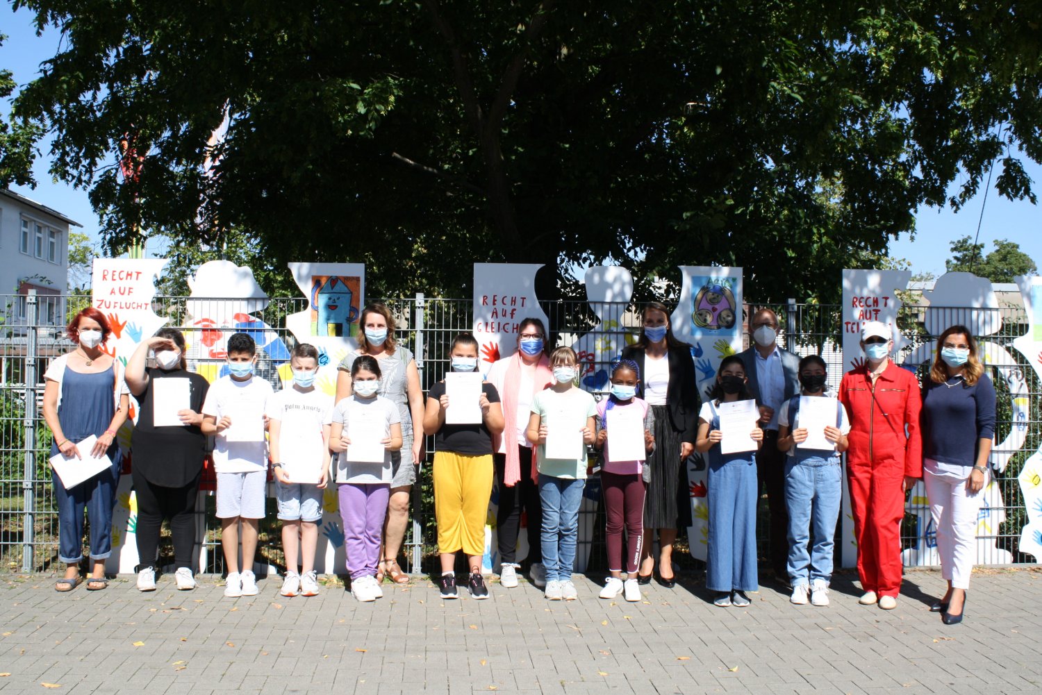 Die Schüler der Anne-Frank-Schule stehen künstlerisch für ihre Rechte ein.