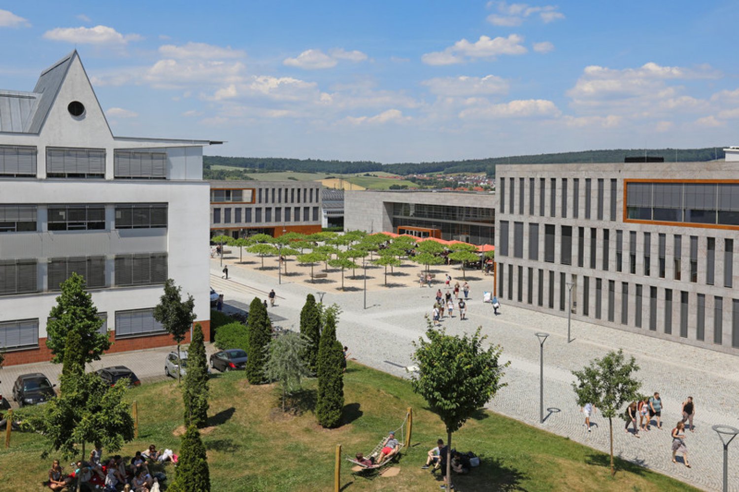 Lehrveranstaltungen besuchen, in die Mensa gehen, Leute treffen: Das Wintersemester 2021/22 soll wieder auf dem Campus stattfinden. Foto: Uli Mayer/Hochschule Fulda