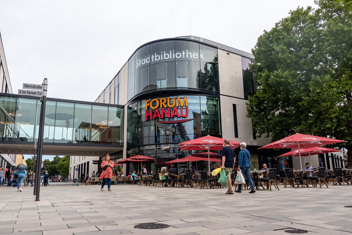 Hanau hat es geschafft: Die Brüder-Grimm-Stadt ist nicht länger Hessens größte Kleinstadt, sondern Hessens kleinste Großstadt.