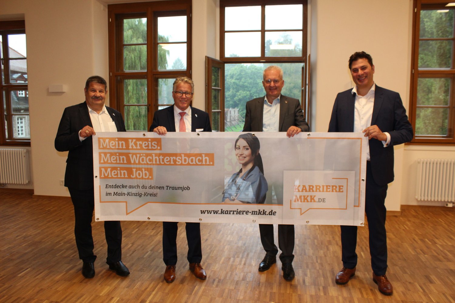 Walter Dreßbach (Wirtschaftsförderung MKK), Kreisbeigeordneter Winfried Ottmann, Bürgermeister Andreas Weiher und Georg Sislak (Sislak Design).