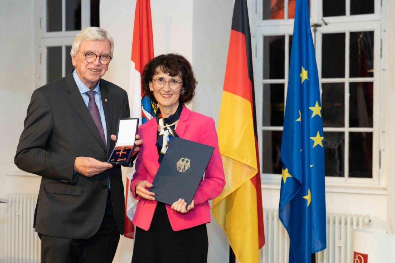 Hessens Ministerpräsident Volker Bouffier (CDU) und Prof. Dr. Karin Metzler-Müller.