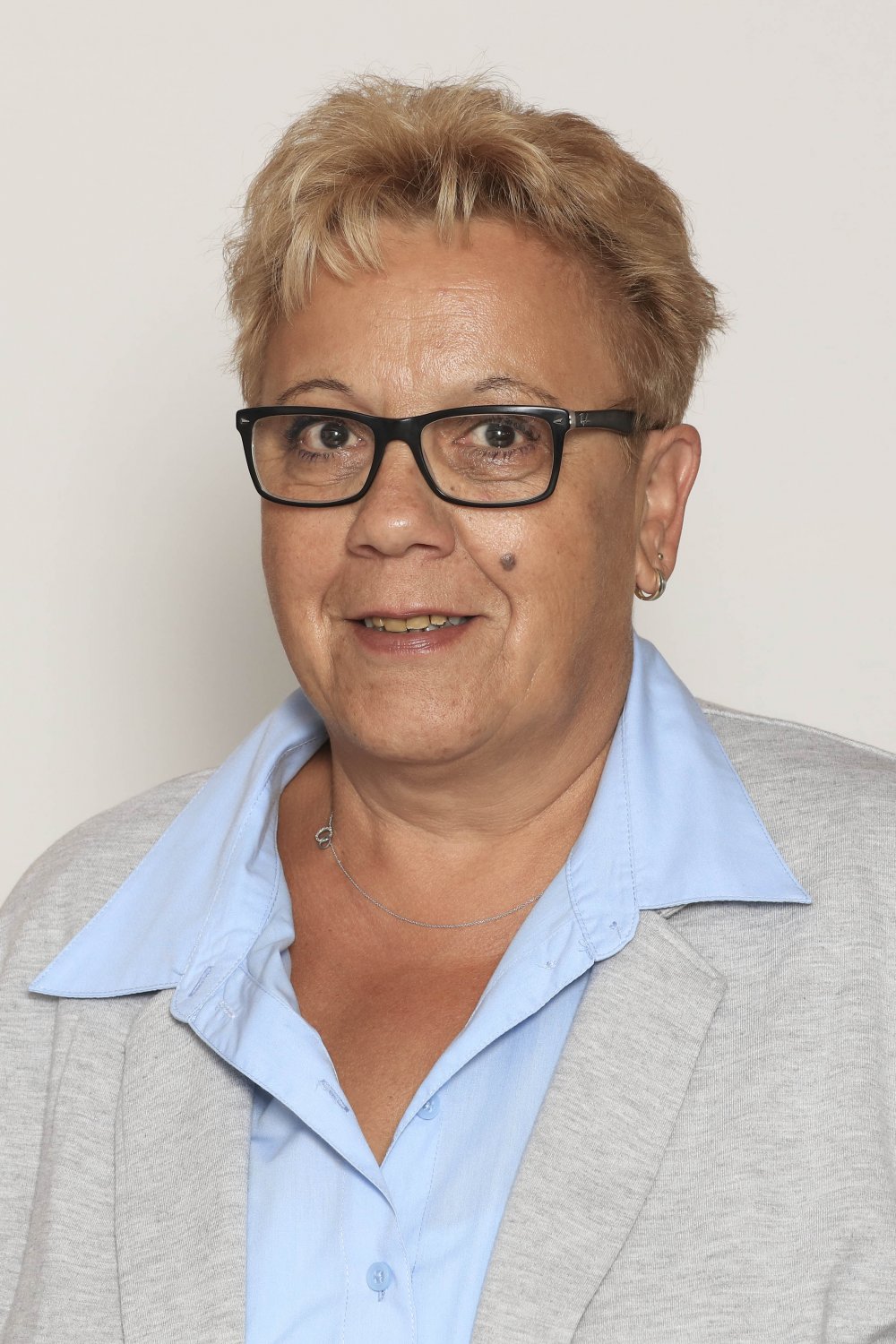 Zum Tode von Belinda Schmidt, nehmen die Alten- und Pflegezentren des MKK Abschied von ihrer langjährigen Betriebsratsvorsitzenden und würdigen ihr außerordentliches Engagement.