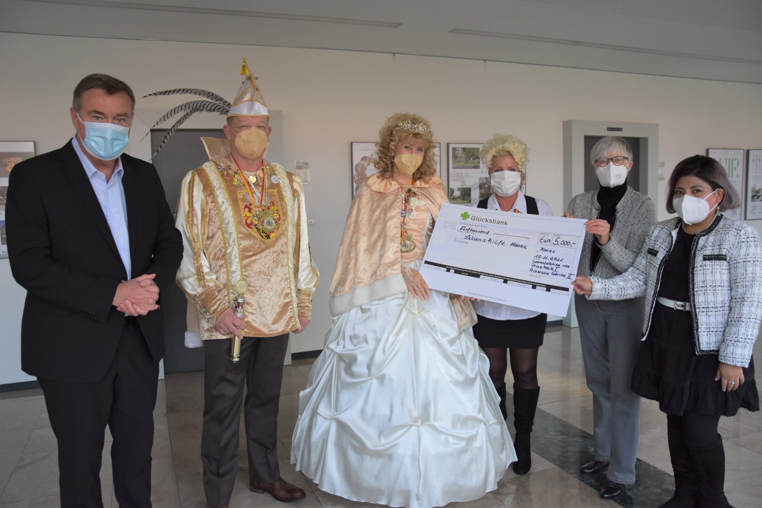 Die stolze Summe von 5.000 Euro übergab das Hanauer Faschingsprinzenpaar an den Verein Lebenhilfe.