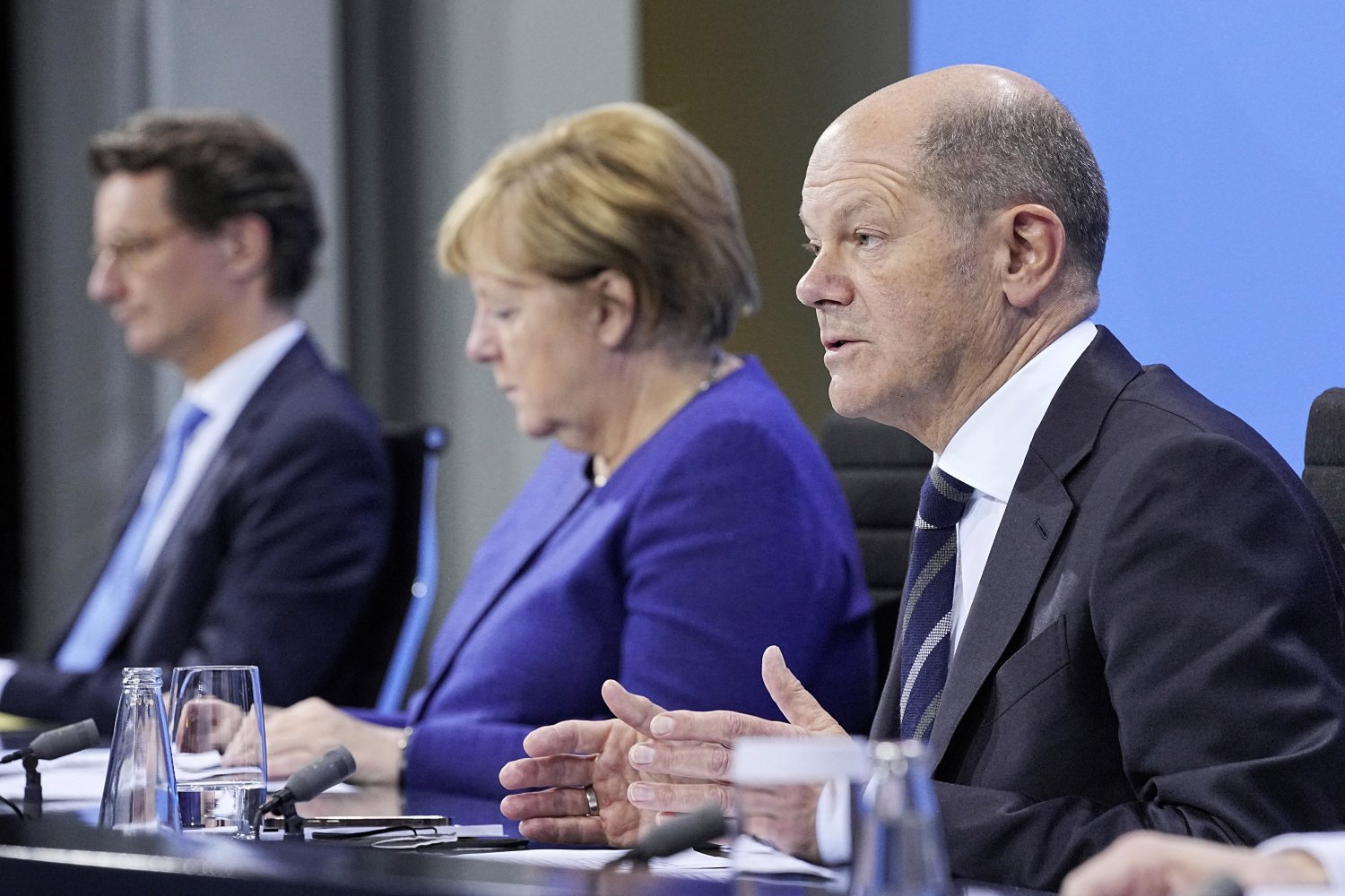 Am Dienstag wollen Scholz und Merkel zusammen mit den Länderchefs über weitere Corona-Maßnahmen beraten