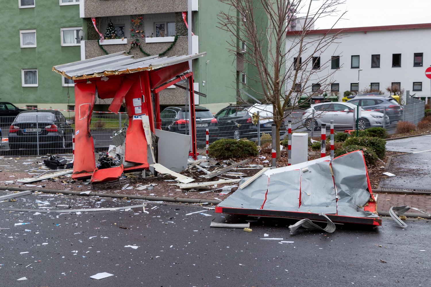 Eine heftige Explosion zerstörte den SB-Geldautomaten in Erlensee