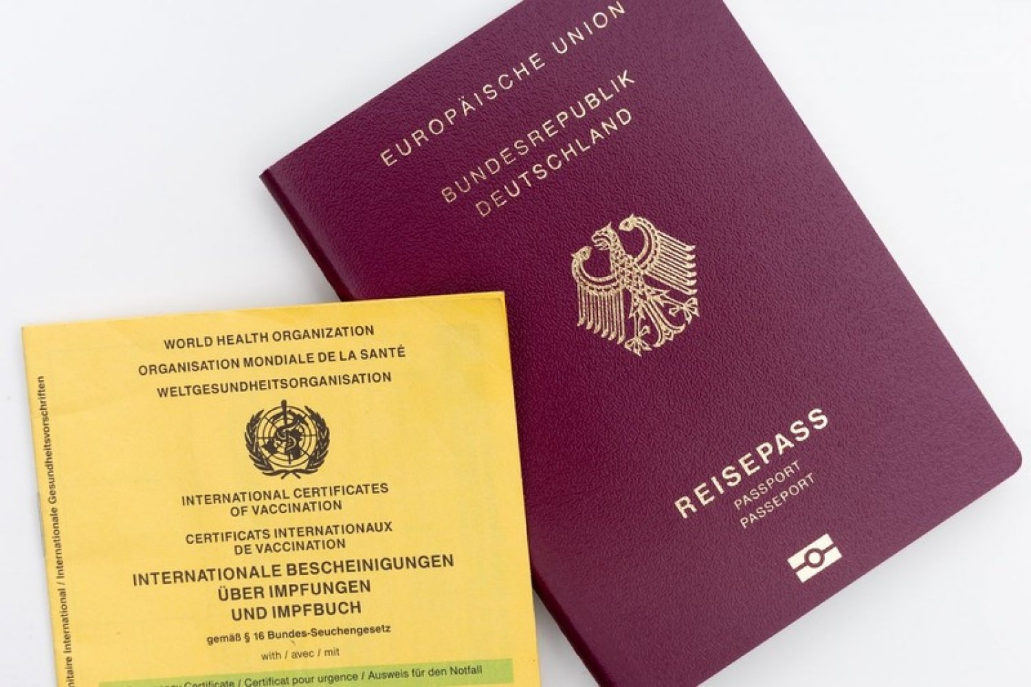 Wenn Vor- und Nachname im Impfpass anders lautet, als im Ausweis, ist Vorsicht geboten