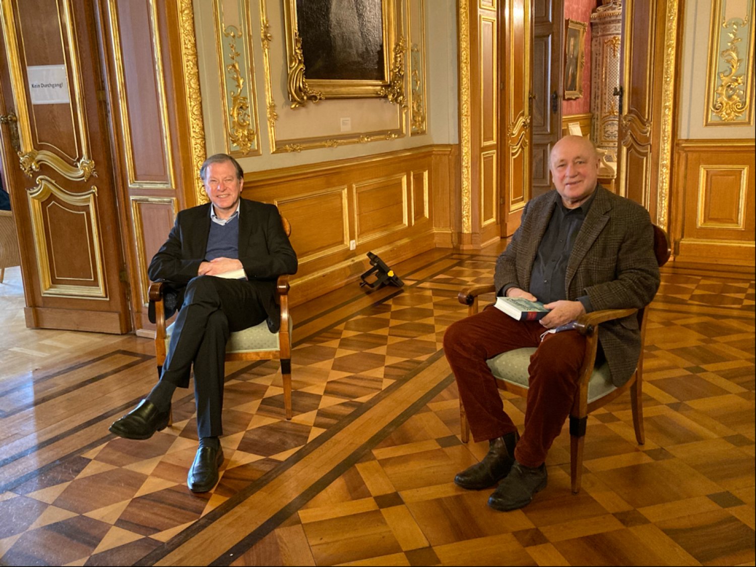 Beim Dreh im Blauen Saal: Hans Sarkowicz und Heiner Boehncke