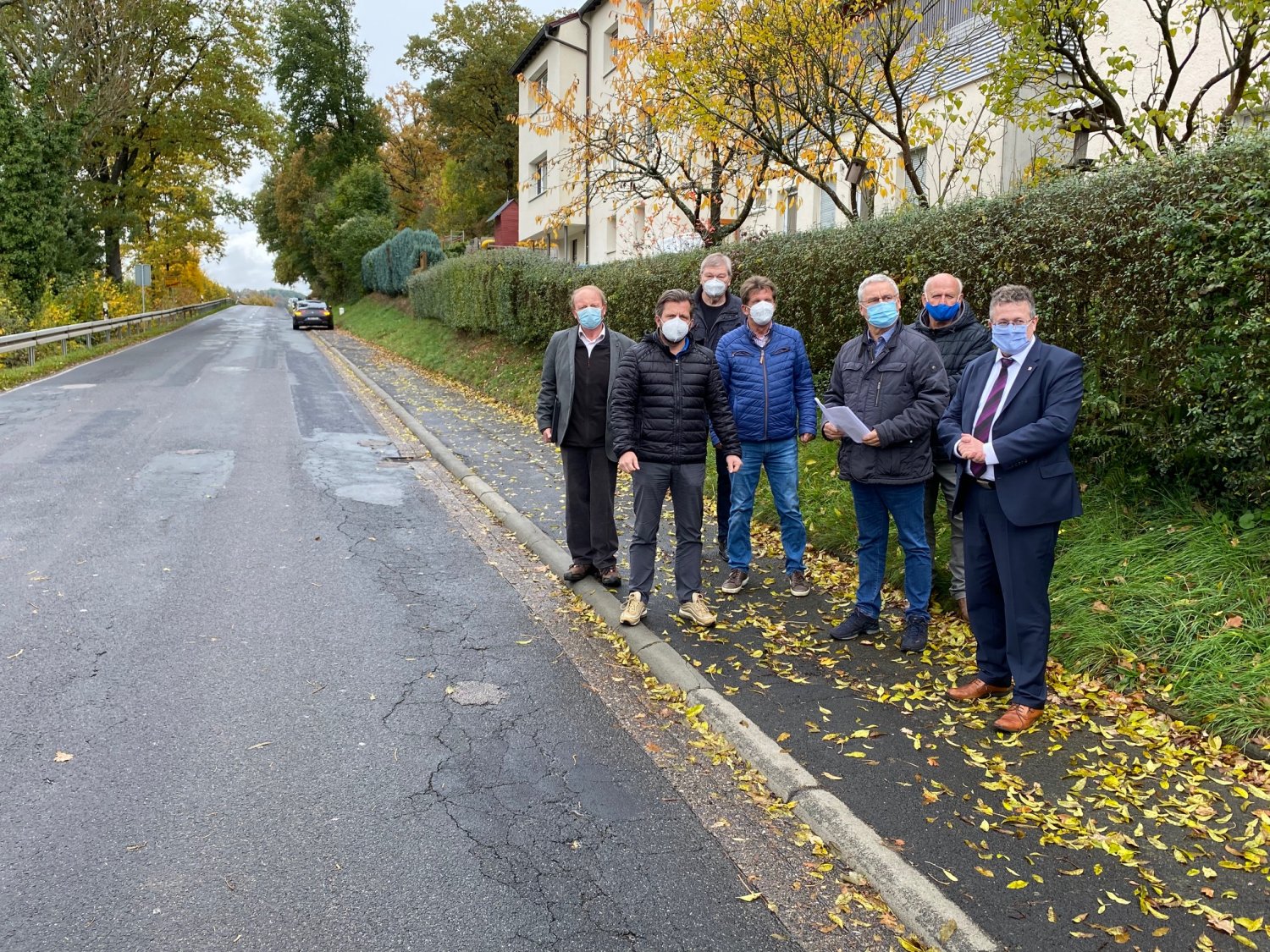 Die Straße wurde von den Politikern vor Ort unter die Lupe genommen.