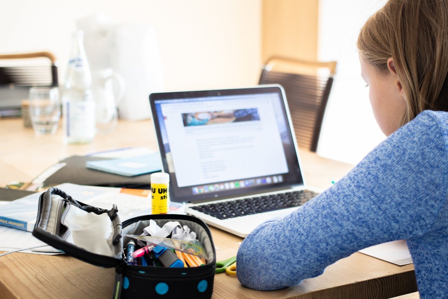 Durch die Corona-Krise und den dadurch notwendigen Distanzunterricht hat der Prozess der digitalen Ertüchtigung der Schulen deutlich an Fahrt aufgenommen. 