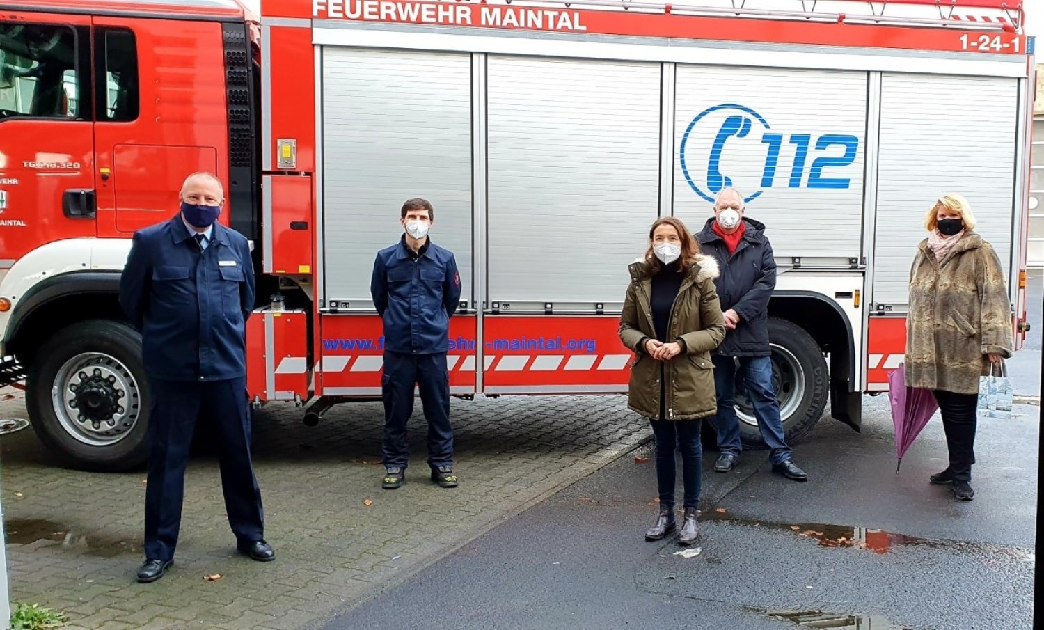 Bei der Feuerwehr stellte Stadtbrandinspektor Andreas Matz (links) das neue Tanklöschfahrezug vor