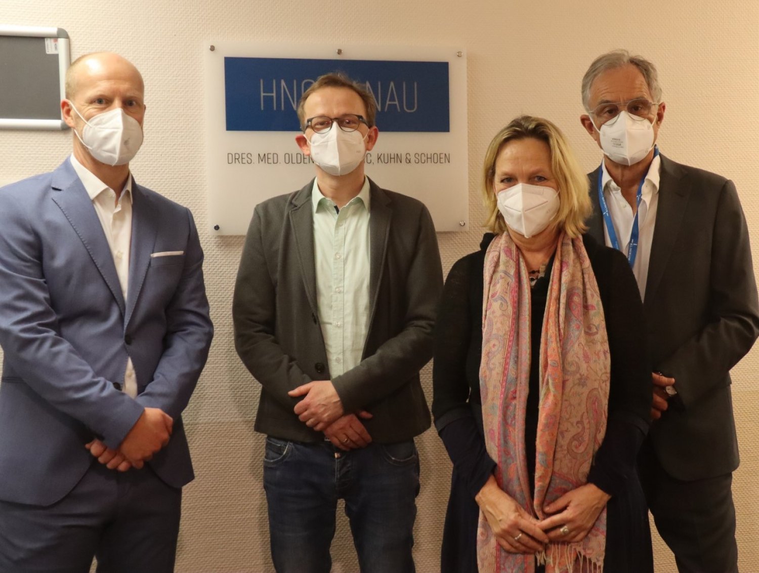 v.l.n.r. Dr. med. Tobias Schoen (HNO Hanau), Rainer Broßmann (Franziskushaus), Brigitte Machnitzke (Frauenhaus Wächtersbach) und Dr. med. Detlef Oldenburg (HNO Hanau)