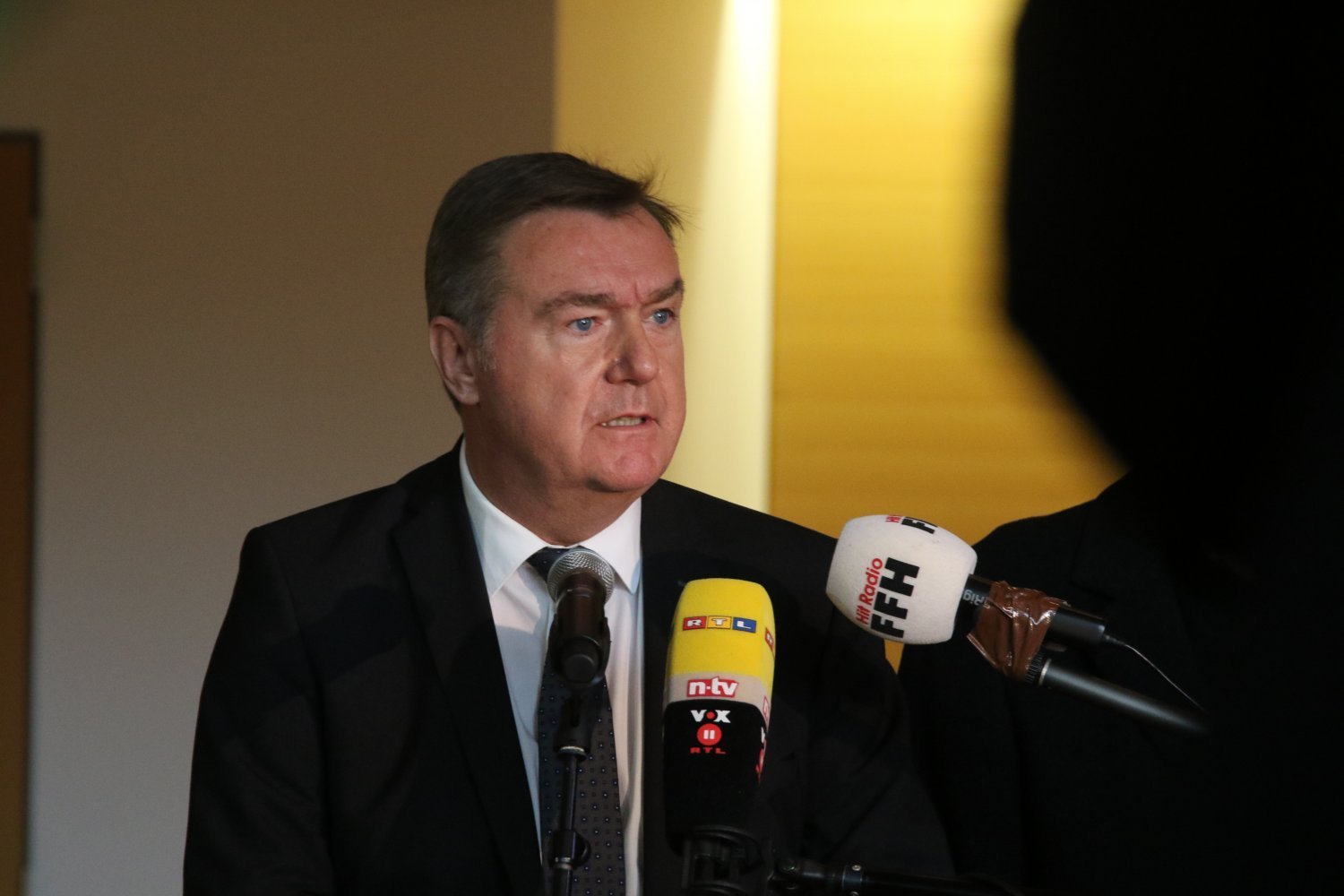 Oberbürgermeister Claus Kaminsky fordert Aufklärung
