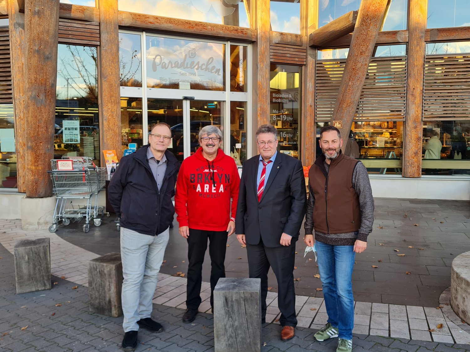 Landtagsabgeordneter Michael Reul (zweiter von rechts)