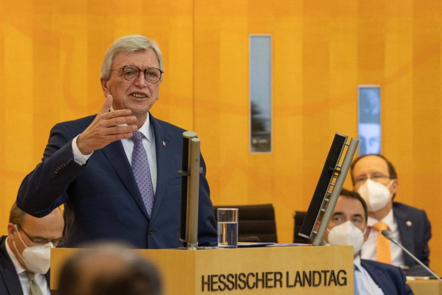 Auch Ministerpräsident Volker Bouffier nimmt am Montag beim Gespräch bezüglich neuen Corona-Maßnahmen teil
