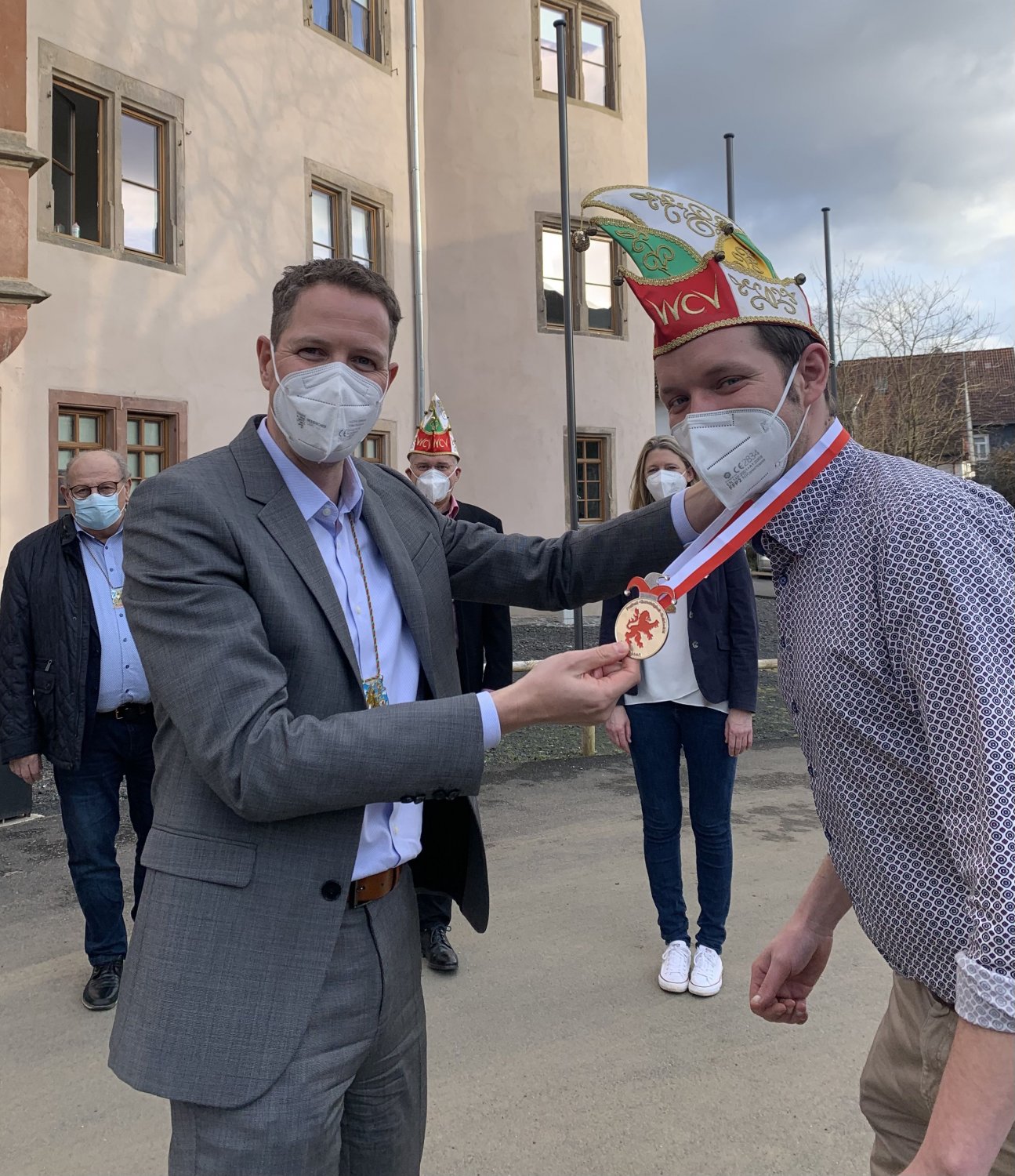 Nicky Kailing wurde von Christoph Degen für Engagement für Vielfalt geehrt