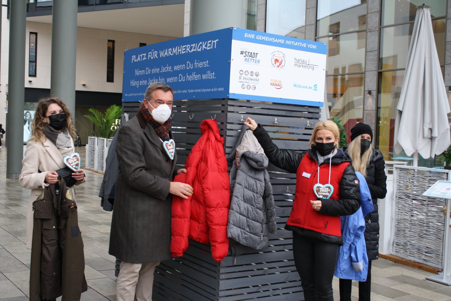 Der „Platz für Warmherzigkeit“ eröffnet auf dem Freiheitsplatz