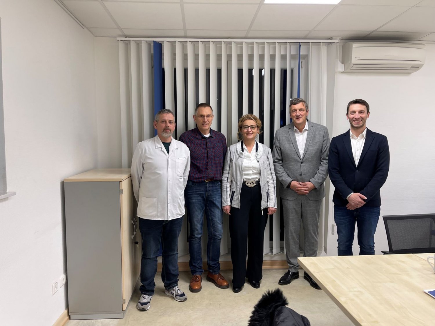 V.l.n.r.: Frank Brasch (Betriebsleiter), Michael Pierz (CDU Wächtersbach), Dr. Raluca Rossi (stellv. Vorsitzende CDU Wächtersbach), Martin Berg (Vorstand, Vorsitzender & Geschäftsführer) und Artur Kusai (Kaufm. Leiter)