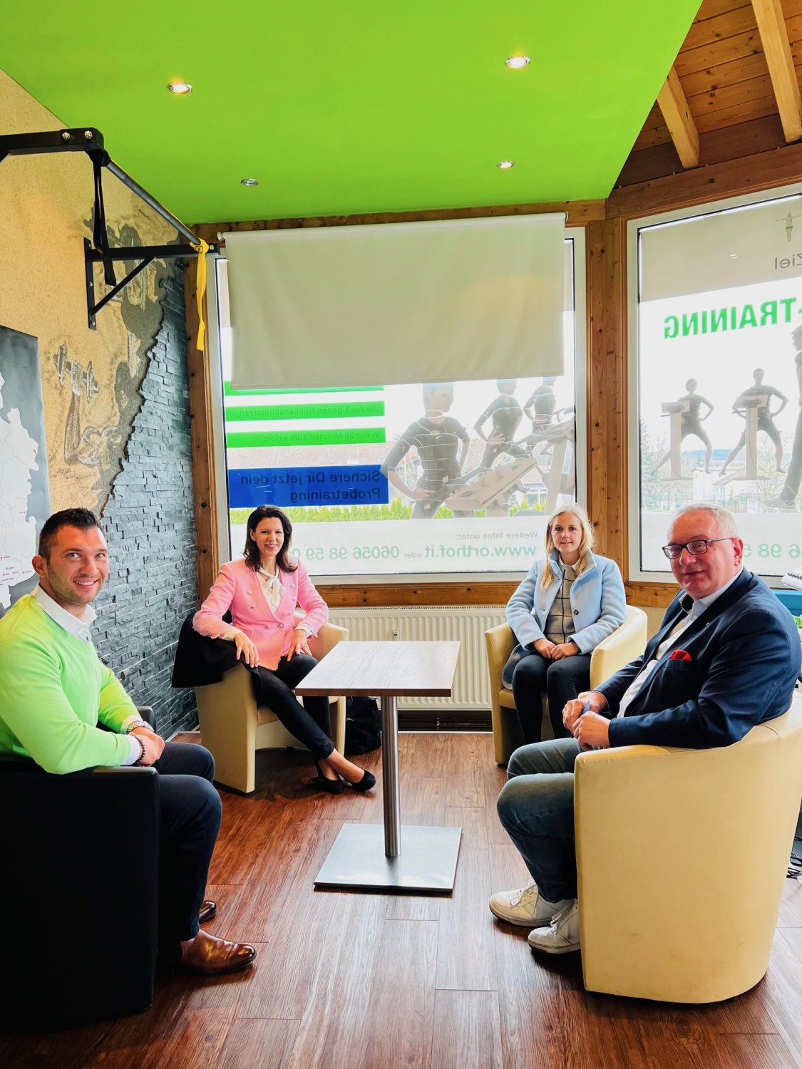 von links: Eugen Leibman, Dr. Katja Leikert, Celine Brückner (Kreisgeschäftsführerin CDU Main-Kinzig) und Michael Graf (BVMW).
