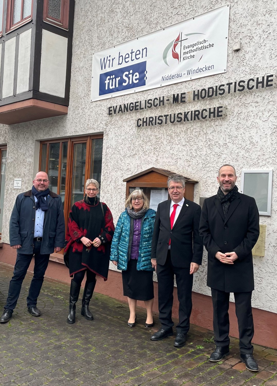 Nidderaus Erster Stadtrat Rainer Vogel, die evangelische Pfarrerin von Windecken Heike Käppeler, Pastorin Angelika Grob, Pastor Rainer Leo und Bürgermeister Andreas Bär.