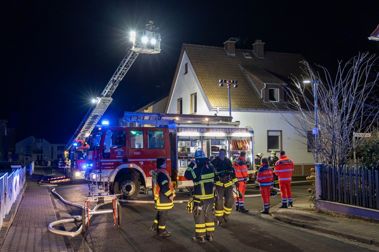 Der Brand brach in diesem Haus im Stadtteil Niederissigheim aus.