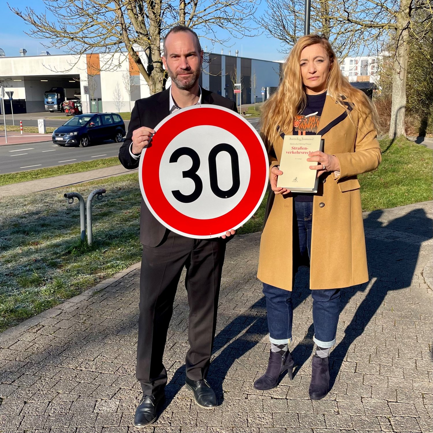 Bürgermeister Andreas Bär (SPD) und die Leiterin des Ordnungsamtes Alexandra Nolte.