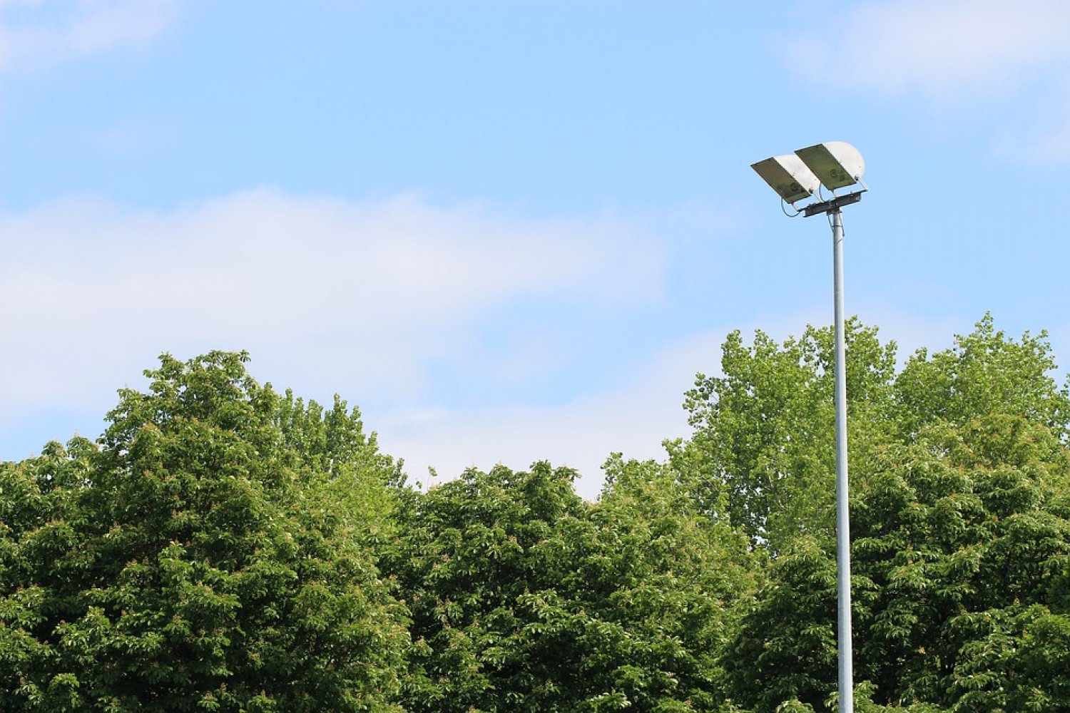 Neue LED Flutlichter für den FC