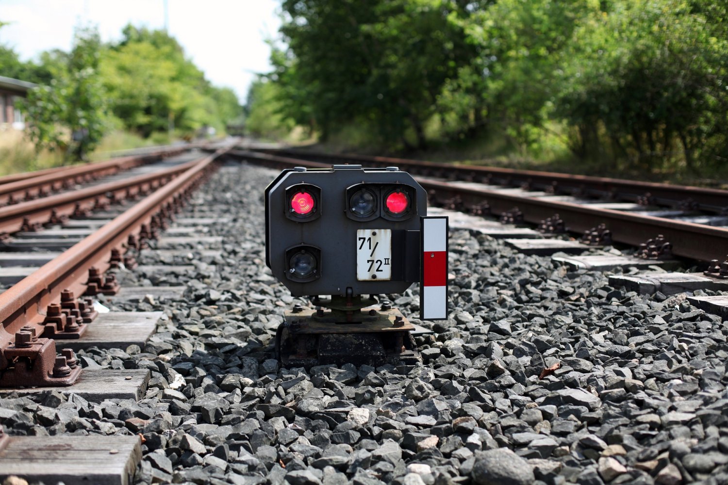Um neue Signale aufstellen und weitere Bauarbeiten ausführen zu können, muss die Bahnstrecke zwischen Langenselbold und Wächtersbach gesperrt werden.