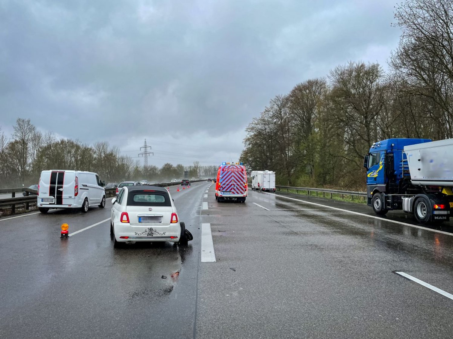 Unfall mit vier Fahrzeugen auf der A66