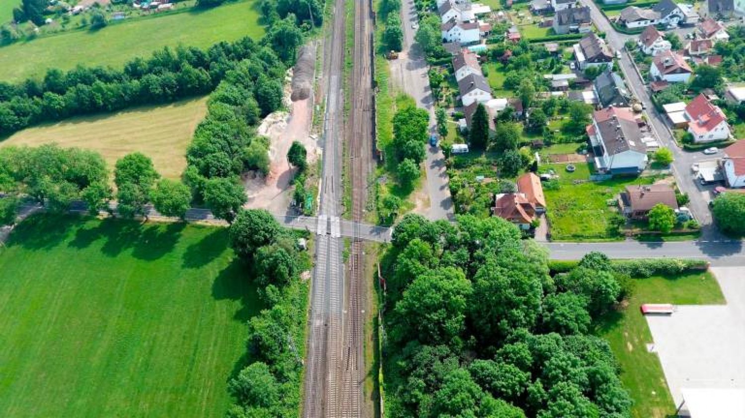 Zwischen Hailer-Meerholz und Gelnhausen sorgen unbefugte Personen auf den Gleisen für massive Beeinträchtigungen im Zugverkehr.