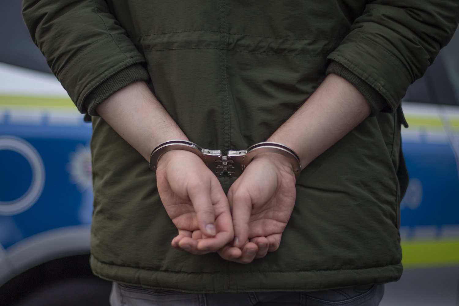 Zwei Tage nachdem sich ein Mann in einem Bekleidungsgeschäft am Palmusacker in Bad Soden-Salmünster unbekleidet gegenüber einer Verkäuferin gezeigt hatte, hat die Polizei nun einen 59 Jahre alten Tatverdächtigen vorläufig festgenommen.