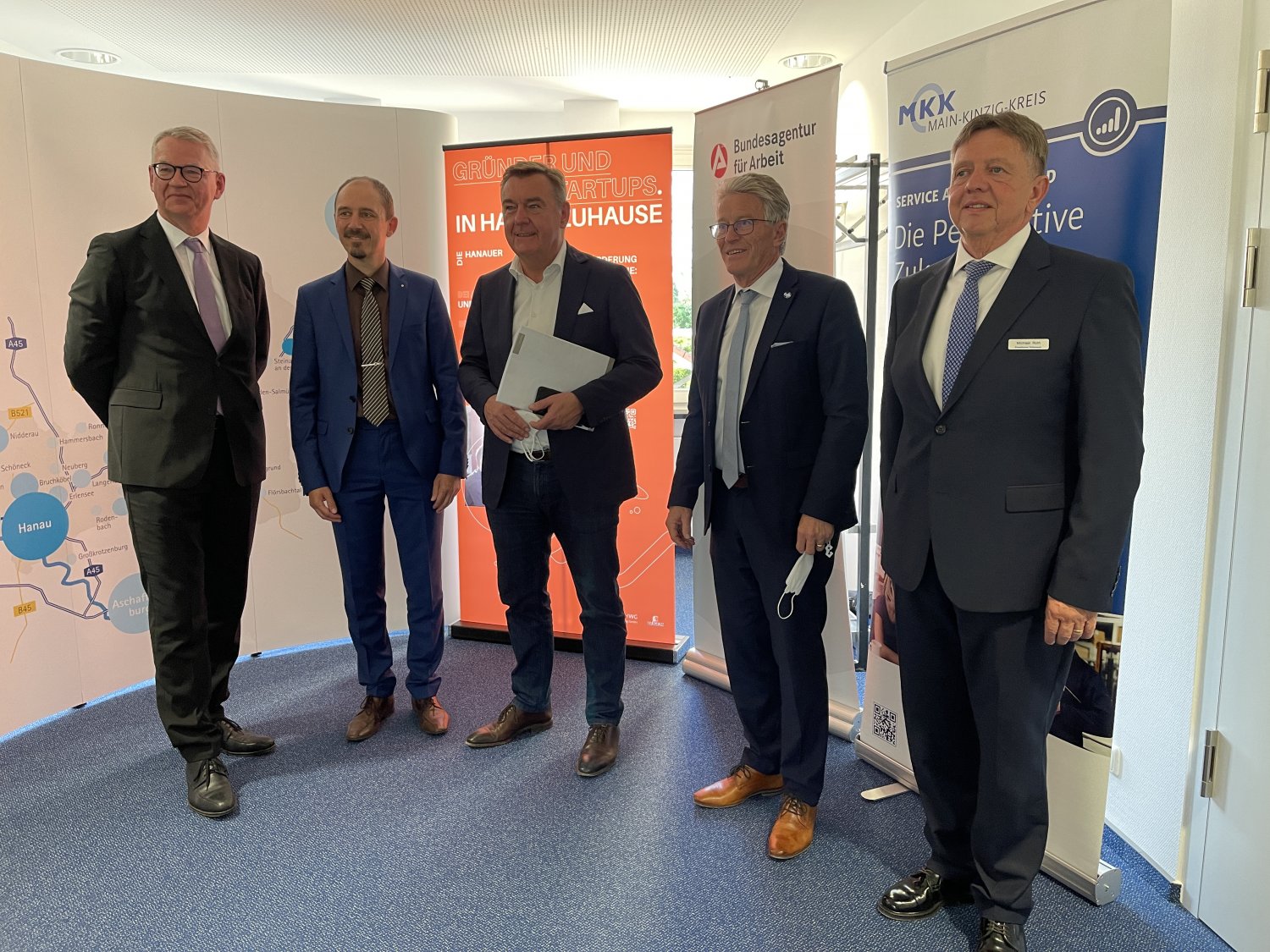 Die Herren um IHK-Präsident Oliver Naumann, Hanau-OB Claus Kaminsky und den Kreisbeigeordneten Winfried Ottmann wollen die Wirtschaft im MKK weiter stärken