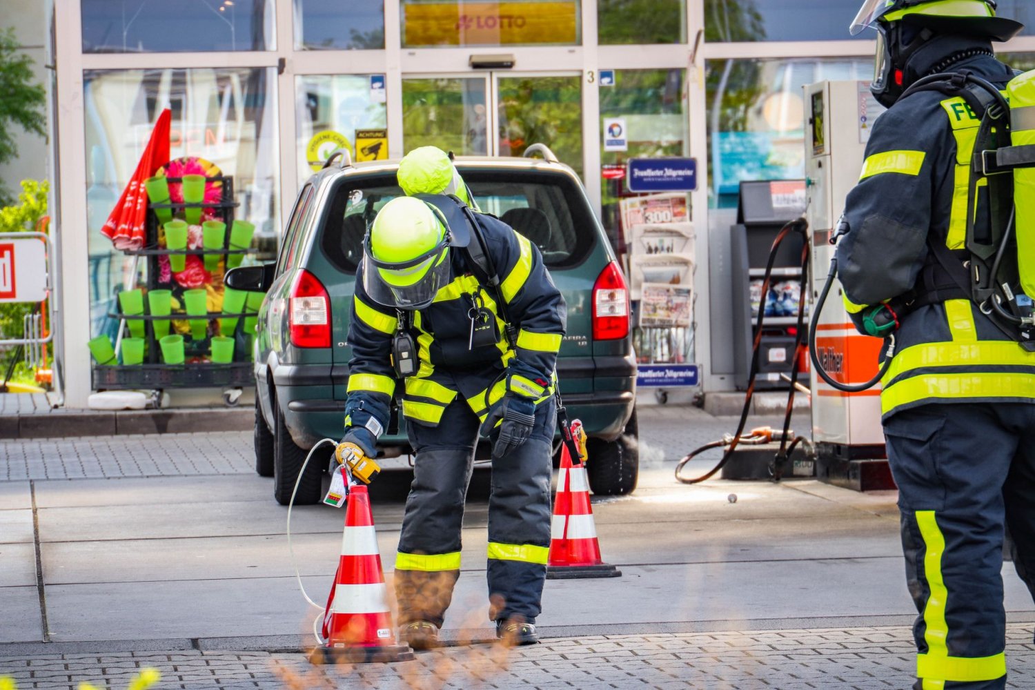 Gefahrgut-Großeinsatz am Dienstag an einer Tankstelle im Hanauer Stadtteil Lamboy.